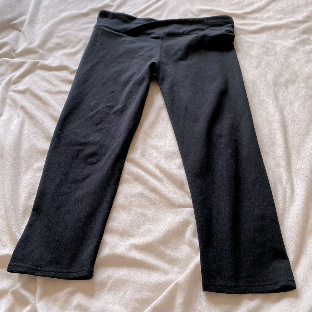 Fabletics Black Capri Active Leggings Athleisure Workout Athletic Sz Medium hike